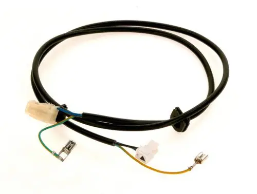 Kabel mit mehreren Anschlüssen, darunter ein weißer und ein klarer Stecker. Bestandteil einer Bosch-Komponente zur elektrischen Verbindung oder Übertragung.
